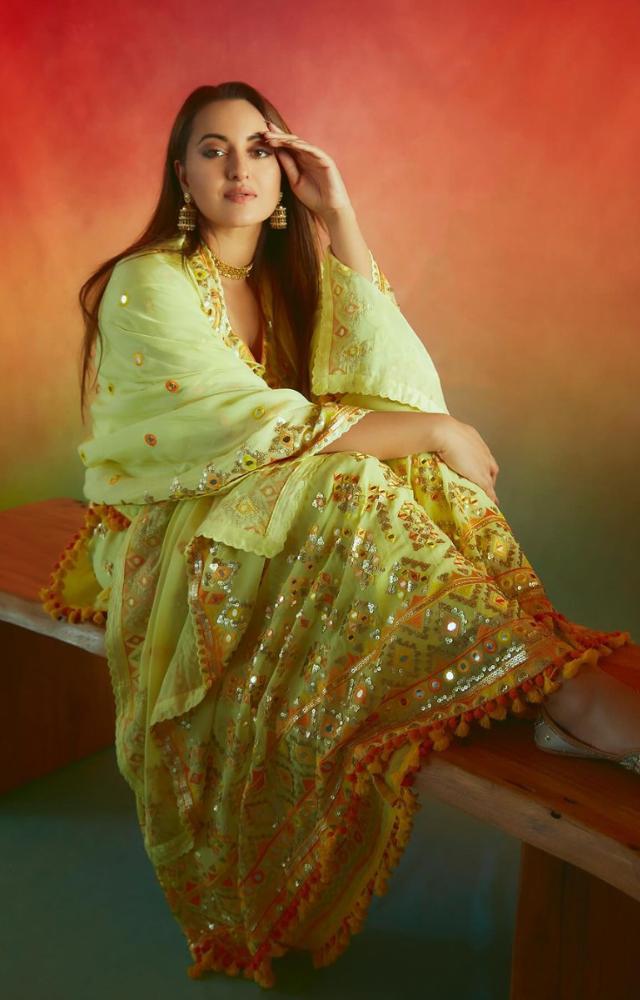 Sonakshi Sinha`s ethnic glam
