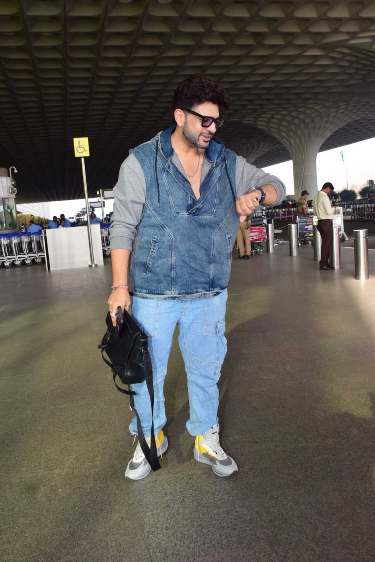Running late? Karan Kundrra hints at getting late for his flight as he poses on request of the paparazzi