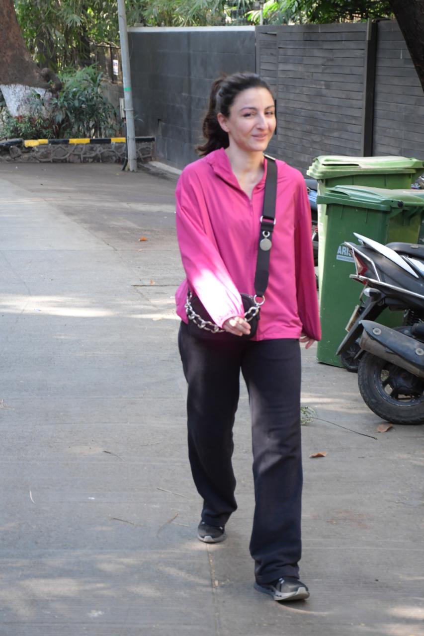 Soha Ali Khan looked stunning in a pink shirt and black jeans, as she went out and about