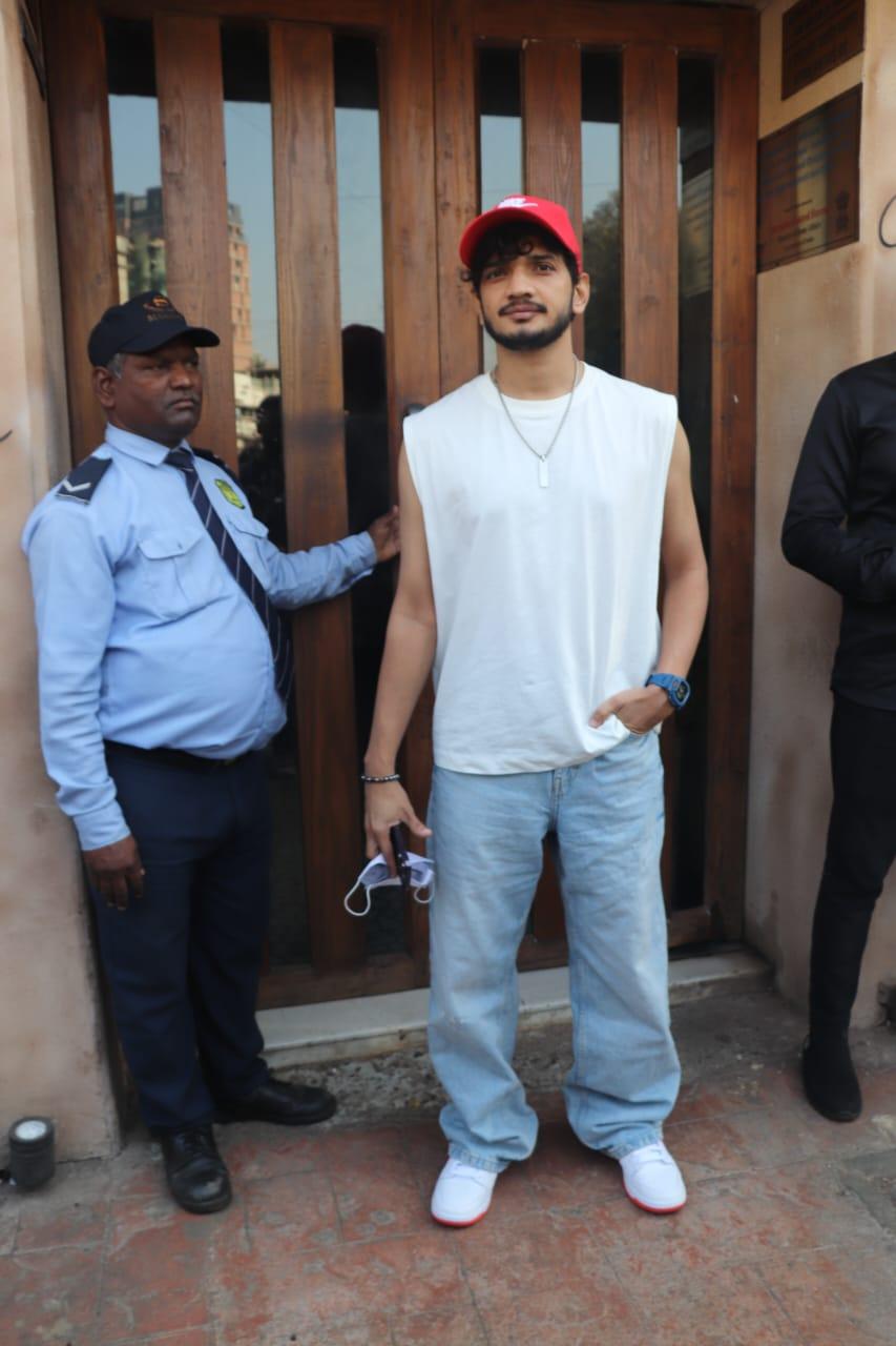 Munawar Faruqui got clicked outside a restaurant in bandra