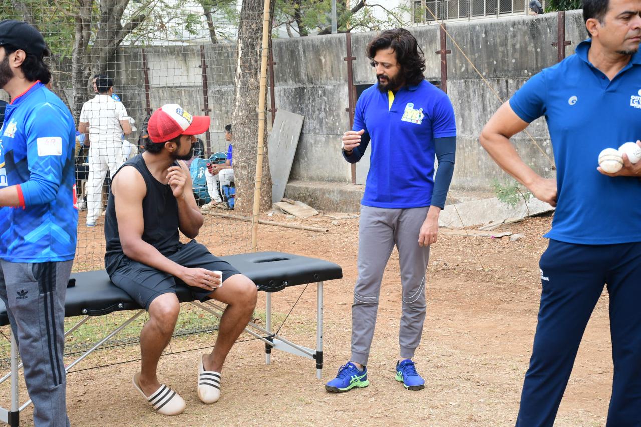 Riteish Deshmukh was spotted alongside the Mumbai warriors as they prepped for an upcoming cricket match