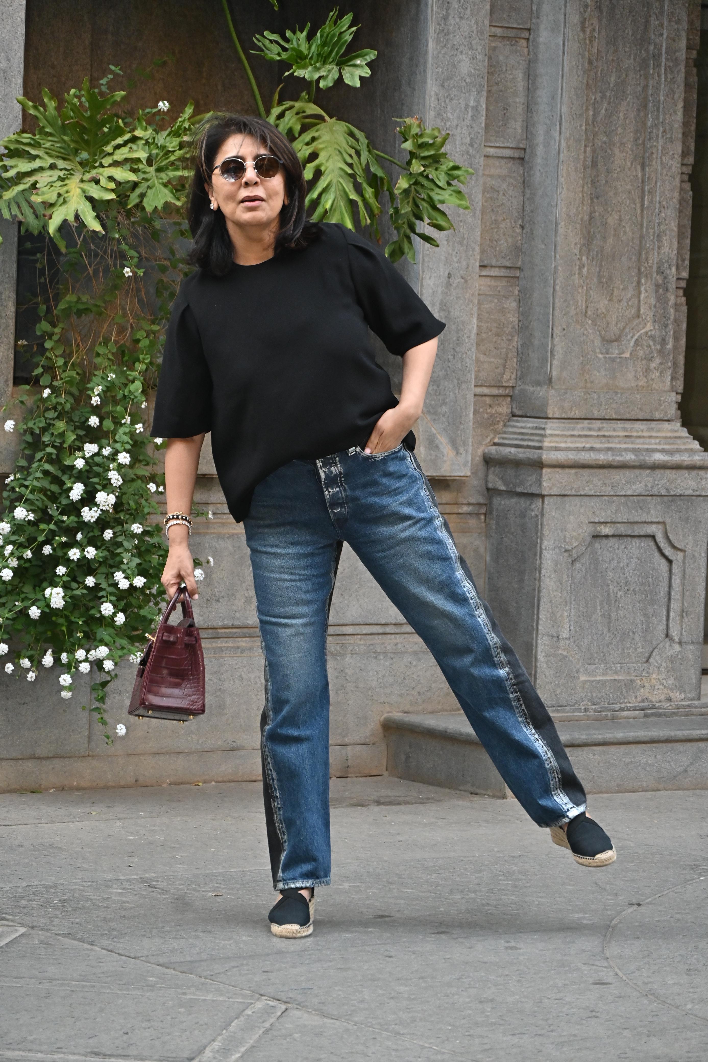 Neetu Kapoor was spotted in Bandra today. She looked vibrant as she got clicked by the paparazzi