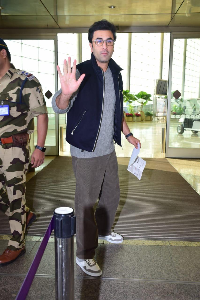 The Bollywood superstar posed for the paparazzi before heading inside the Mumbai airport