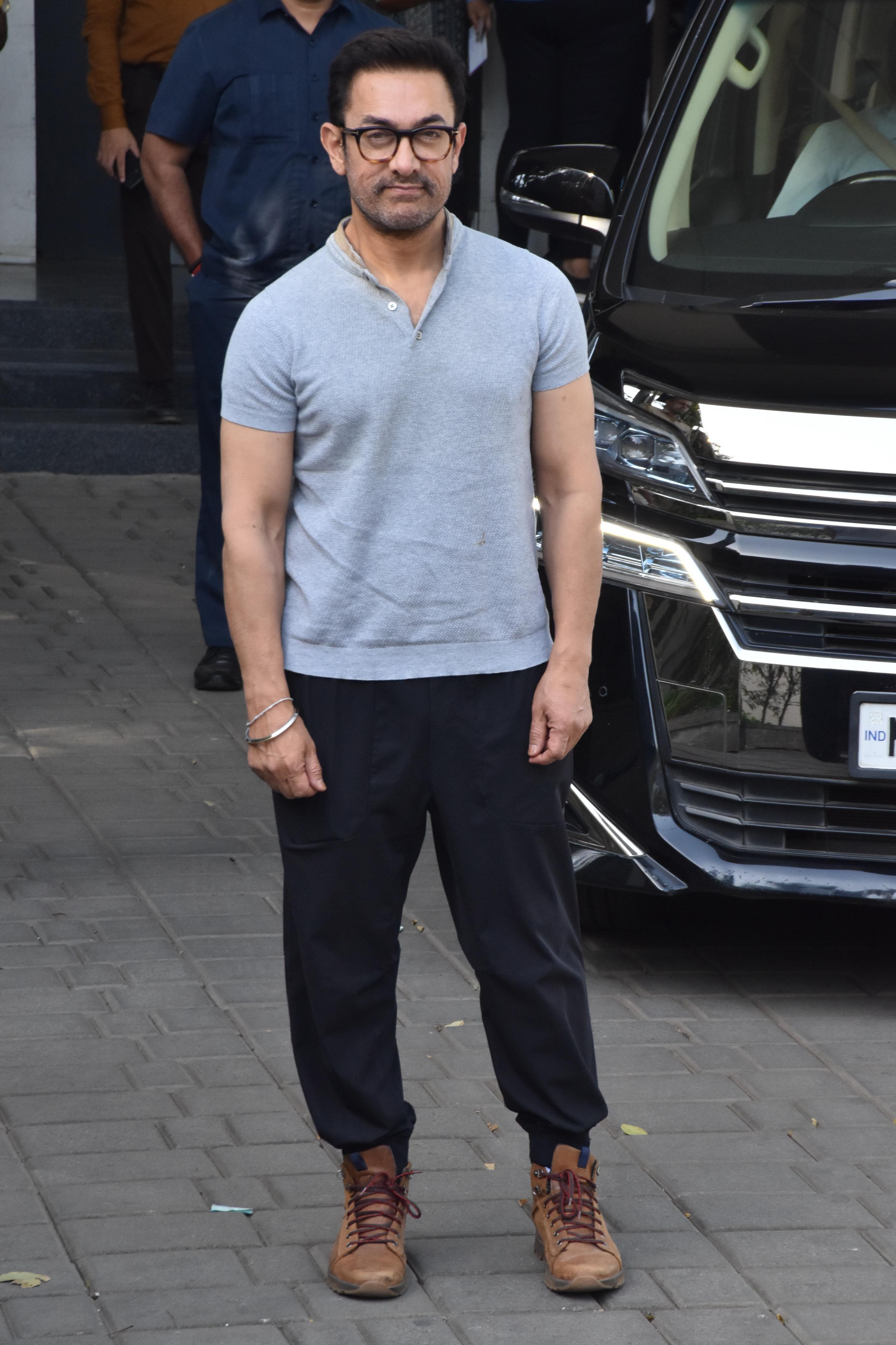 Aamir Khan was seen at the airport situated in Kalina. Mr Perfectionist was dressed in his trademark casual style