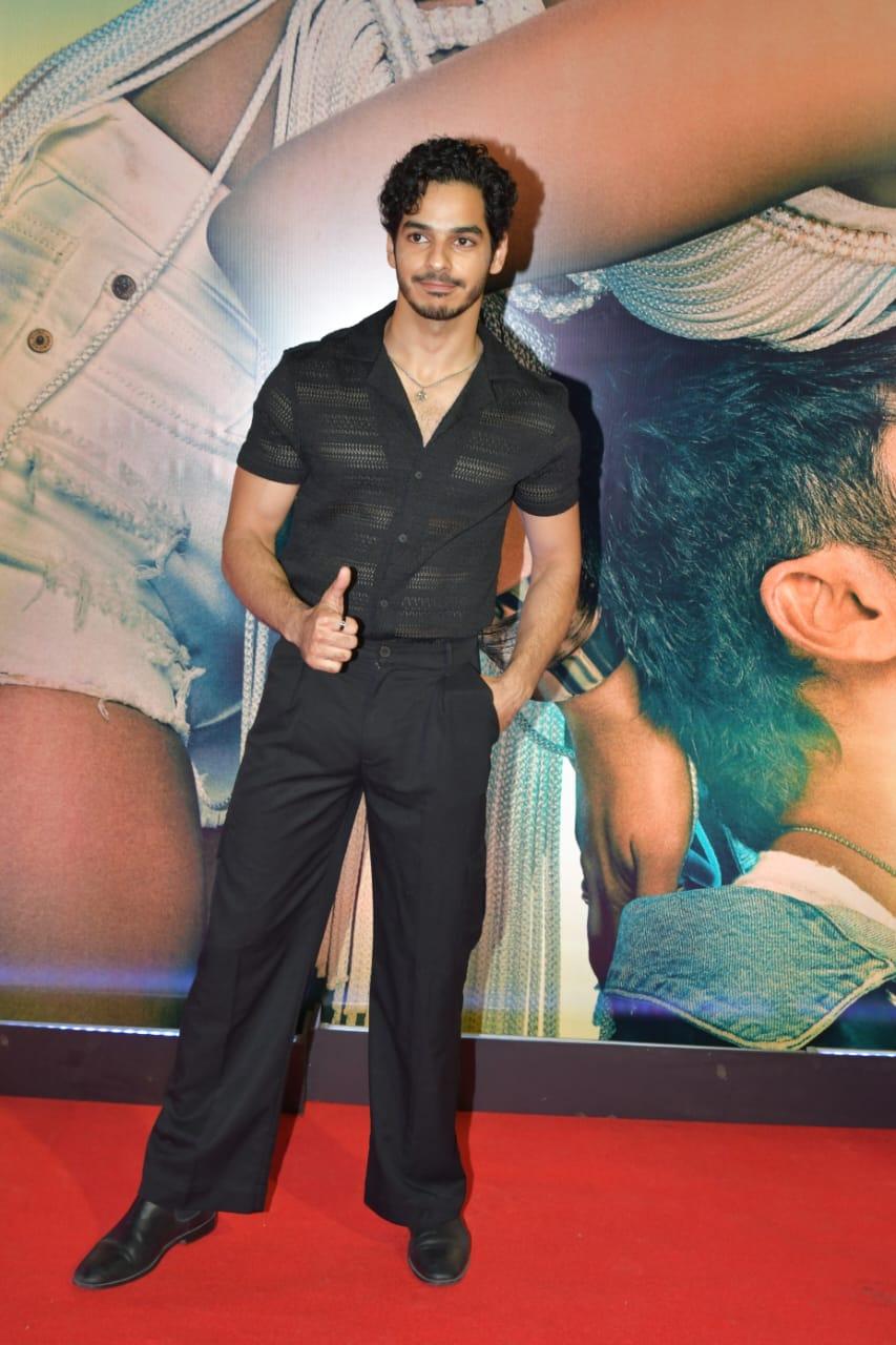 Ishan Khatter arrived at the premiere to support his brother Shahid Kapoor and Kriti Sanon. Doesn't the actor look dapper?