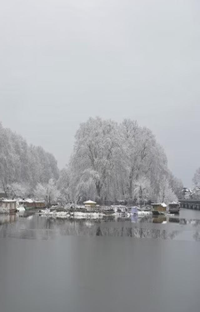 The India Meteorological Department (IMD) predicted heavy rain and snowfall (between 64.5 to 115.5 mm) over Jammu and Kashmir and Ladakh over two days