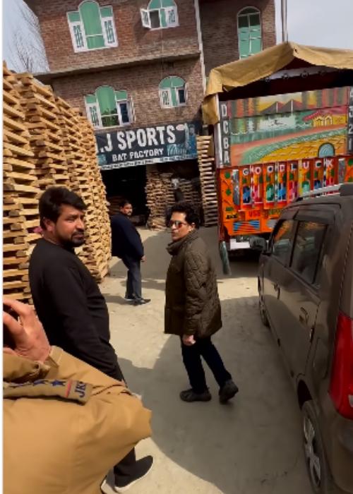 Sachin Tendulkar recently visited Kashmir with his family. During the trip, the Indian batting great visited a factory in Kashmir which produces Kashmir Willow bats