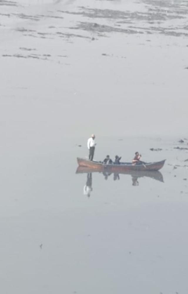 Search for man thrown into Thane creek