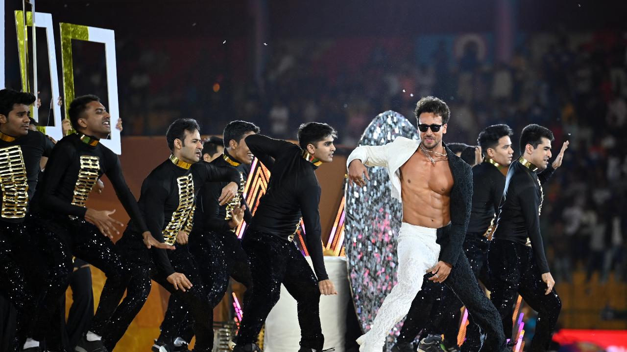 Tiger stunned the audience with his unique performance to several of his Bollywood hits, including Raat Bhar and Poori Gal Baat