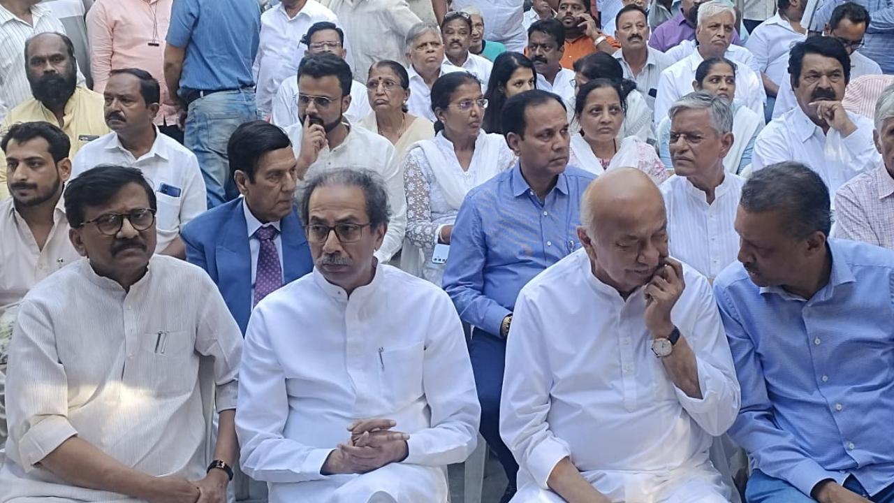 IN PHOTOS: Uddhav, other leaders pay their final respects to Manohar Joshi