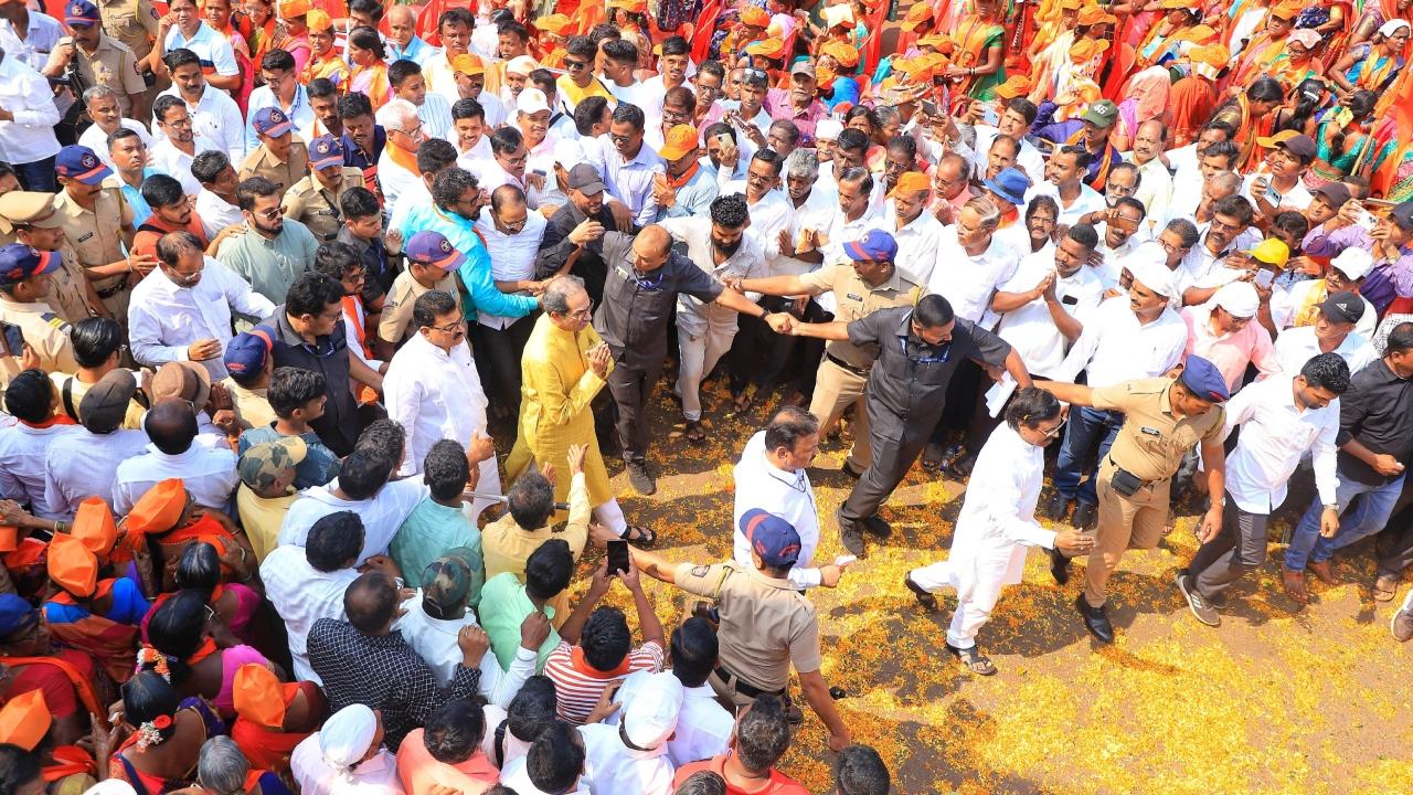 Speaking at the public rally, Thackeray on Monday asked why no probe agency swung into action after BJP MLA Ganpat Gaikad claimed that Maharashtra Chief Minister Eknath Shinde owes him crores of rupees.
