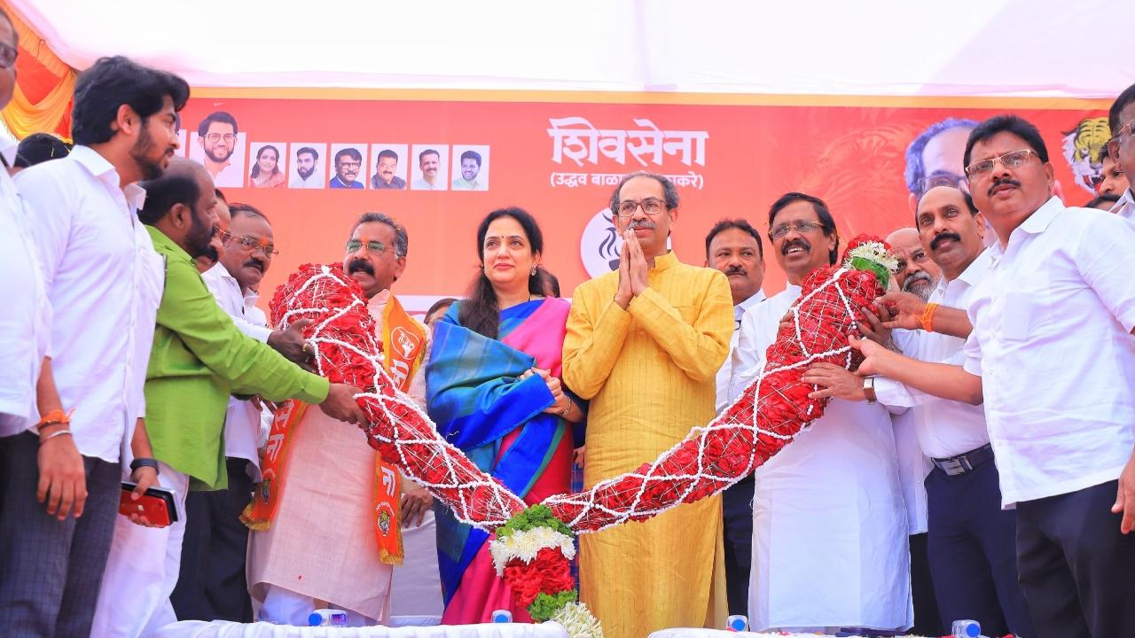 Thackeray along with his wife Rashmi visited Dhopeshwar village of Rajapur taluka in Ratnagiri