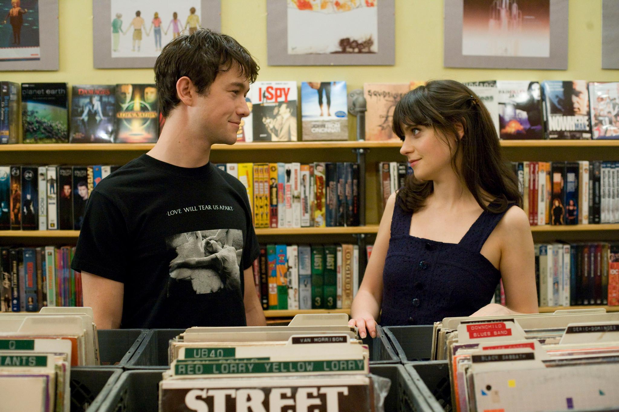 Joseph Gordon-Levitt stars as Tom Hansen, a hopeless romantic who navigates the aftermath of a breakup with Zooey Deschanel's character, Summer. The film, with its charming tragicomedy, is a perfect choice for a cozy Valentine's Day spent on the couch.