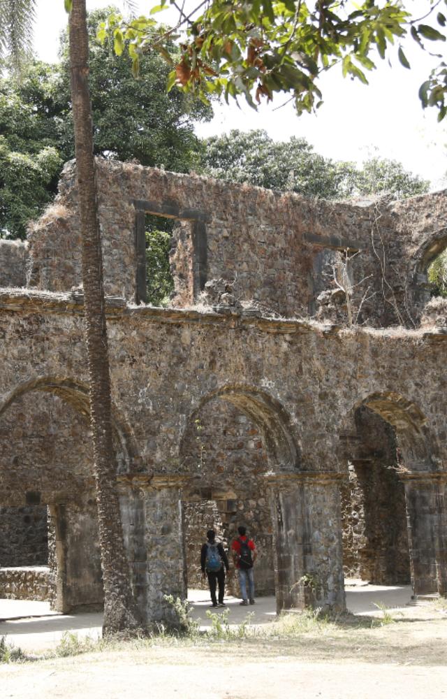 The fort served as a strategic military outpost and played a crucial role in the colonial history of Mumbai