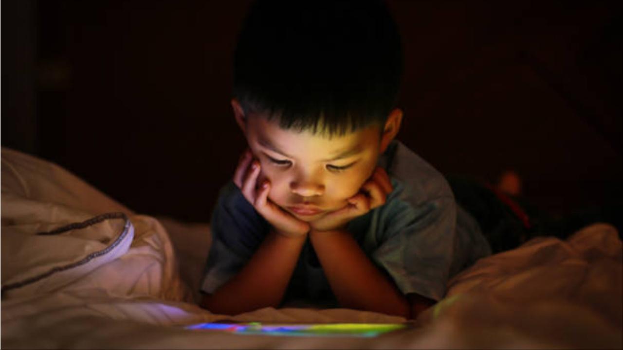 The Covid- 19 pandemic has led to a rise in cases of virtual autism where children display symptoms similar to autism. Parents and teachers frequently notice the child’s unusual behaviour, which can resemble those of the genuine neurodevelopmental disorder ASD. 