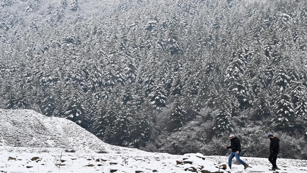 More than four feet of snow has accumulated at Sadhna Top (five feet), Razdan Top (five feet) Tulail-Gurez (four feet) and Sonamarg (4.5 feet)