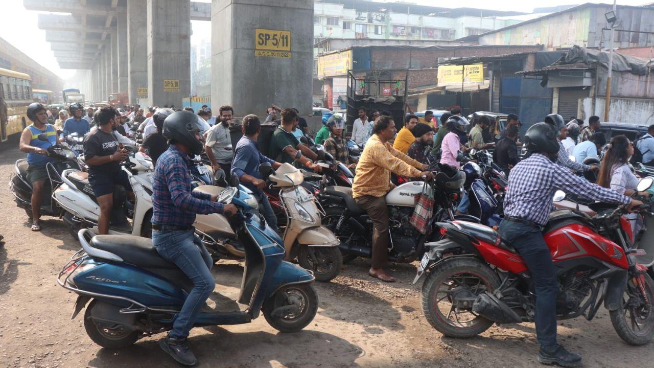 Nagpur Collector Dr Vipin Itankar urged people against panic buying, assuring that there is sufficient fuel stock. Meanwhile, the Maharashtra Food, Civil Supply, and Consumer Protection Department have urged police intervention for uninterrupted fuel supply.