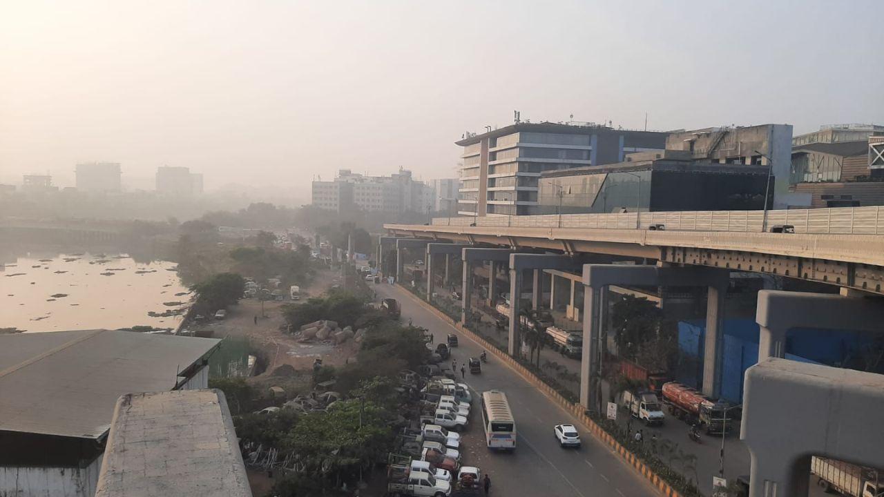 The air quality in Thane and Navi Mumbai were marked as 'poor' and 'moderate' respectively. While Thane registered an AQI of 226, Navi Mumbai's air was measured at an AQI of 178. Specific regions like Kalamboli and Sanpada encountered poor AQI levels of 268 and 211 respectively.