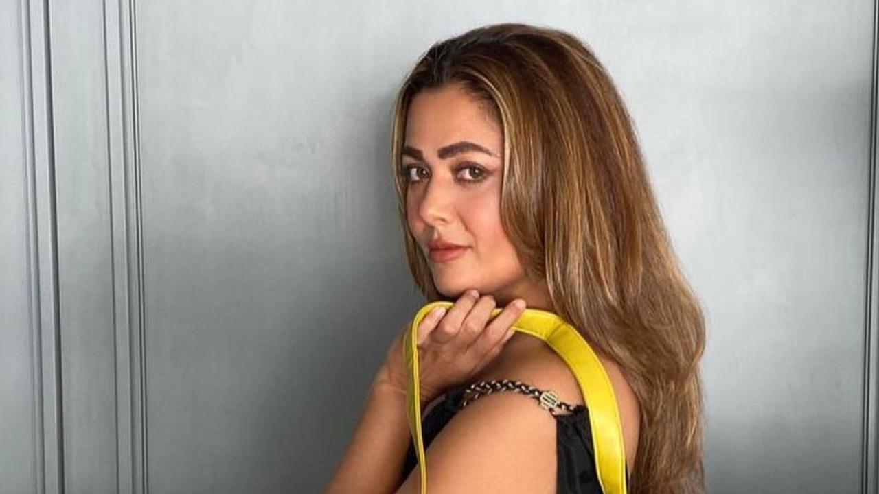 Amrita Arora Birthday: From Awara Paagal Deewana to Kambakkht Ishq, looking back at actress' journey in Bollywood