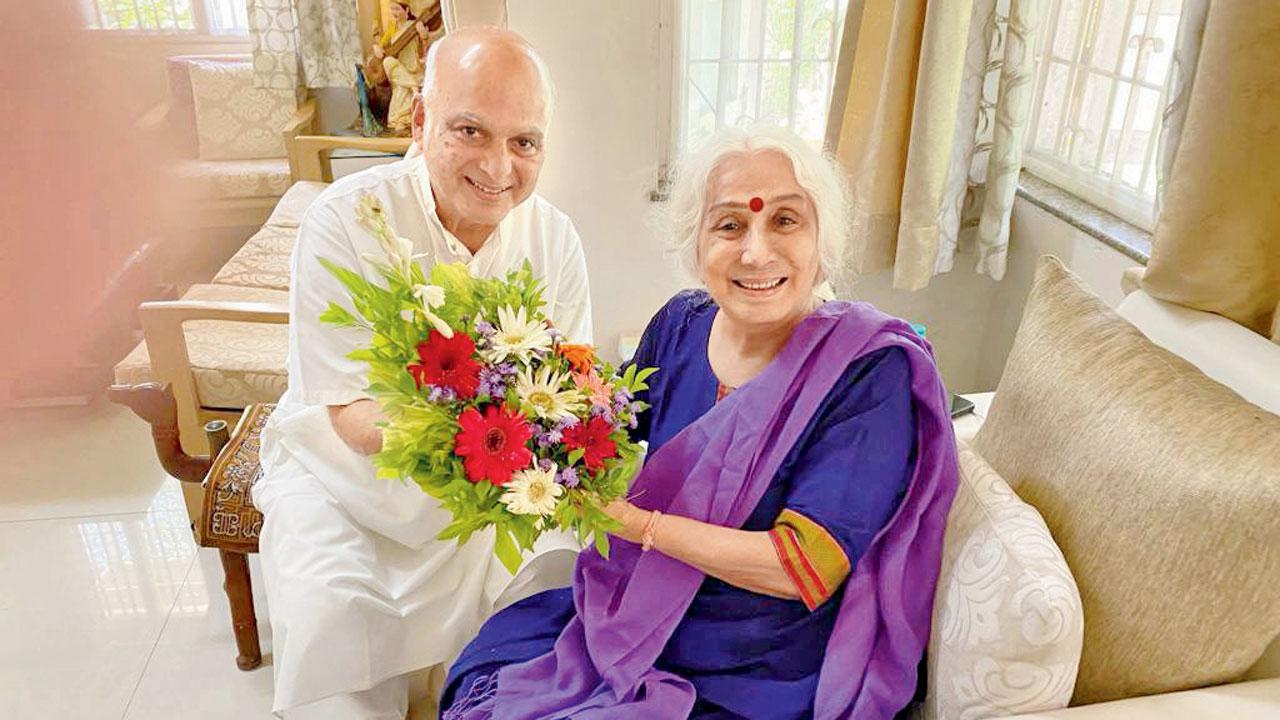 Pandit Satish Vyas with Dr Prabha Atre 