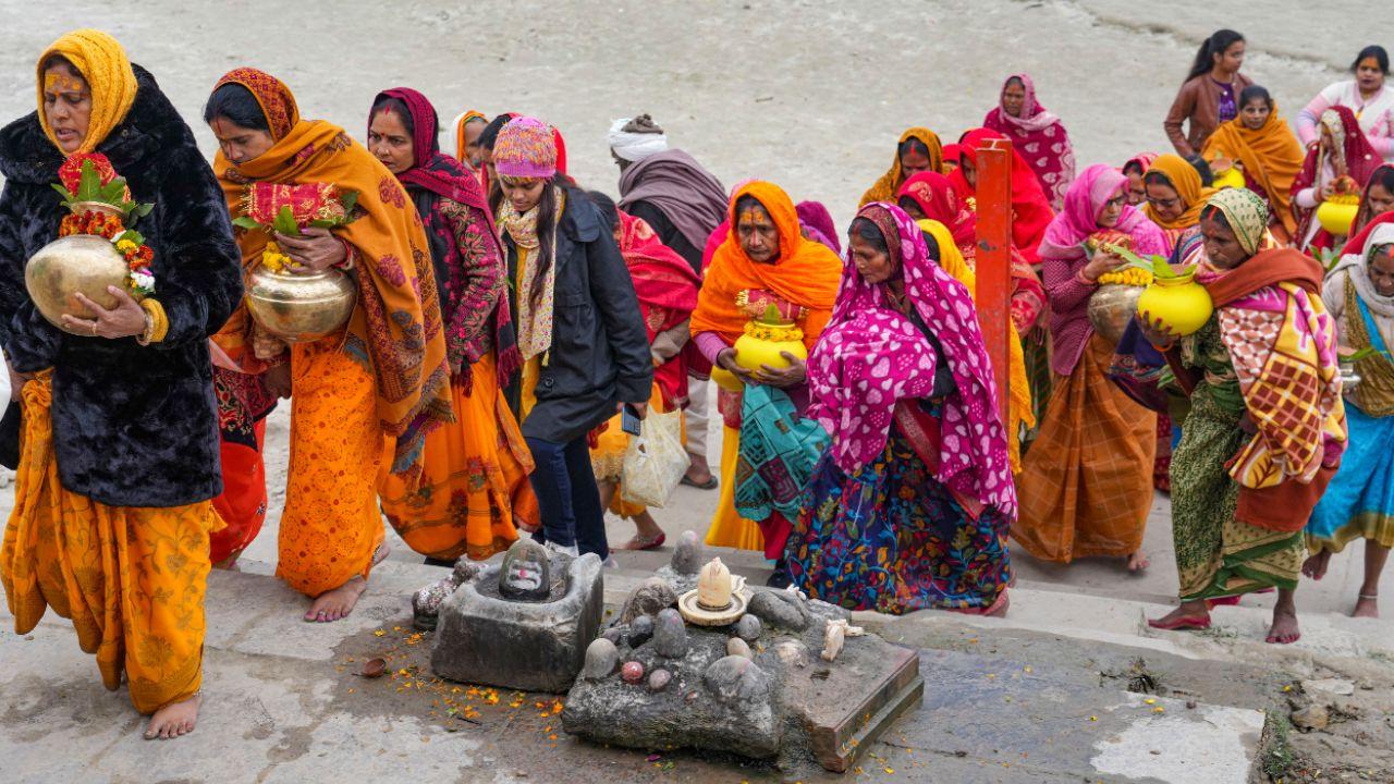 Uttar Pradesh CM Yogi Adityanath actively participated in a program offering clothes made for Lord Ram in Lucknow, showcasing his devotional involvement in the upcoming grand ceremony.