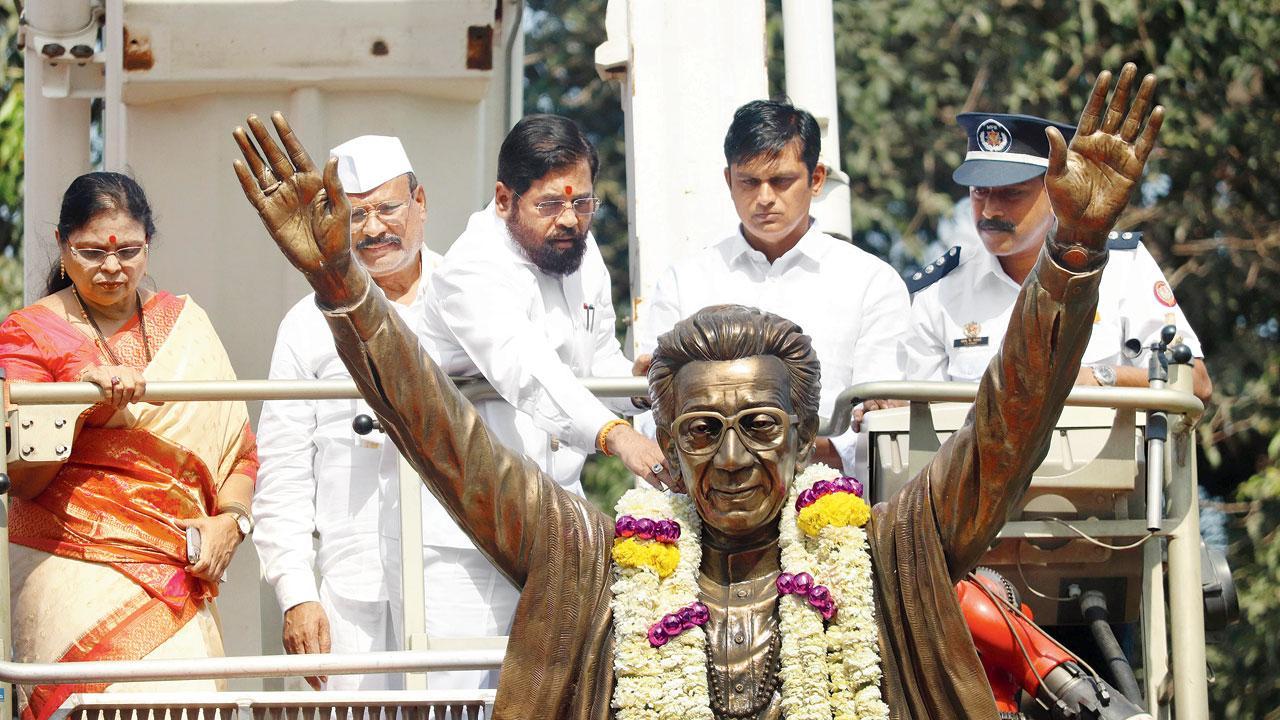Shiv Sainiks, citizens wish Bal Thackeray on birth anniversary