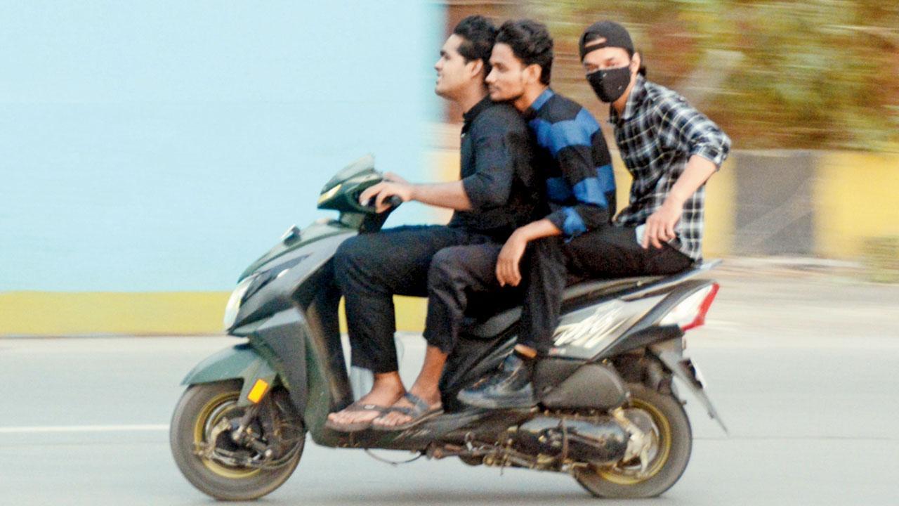 Mumbai: 1,869 bikers fined for not wearing helmets