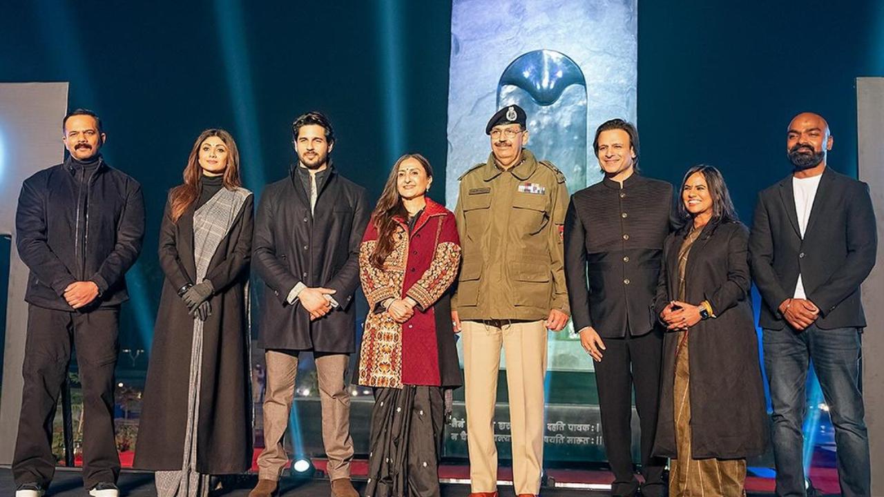 The cast can be seen posing with the Police Commissioner of Delhi, Sanjay Arora, and the President of the Police Families Welfare Society, Rita Arora. The special event commenced with an enchanting musical performance by the Delhi Police Band on the patriotic song 'Ae Mere Watan Ke Logo' captivating the audience. The audience also witnessed a magical sand act by renowned sand artist Rahul Arya, vividly portraying various facets of the Delhi Police Force's duties and dedication towards the public