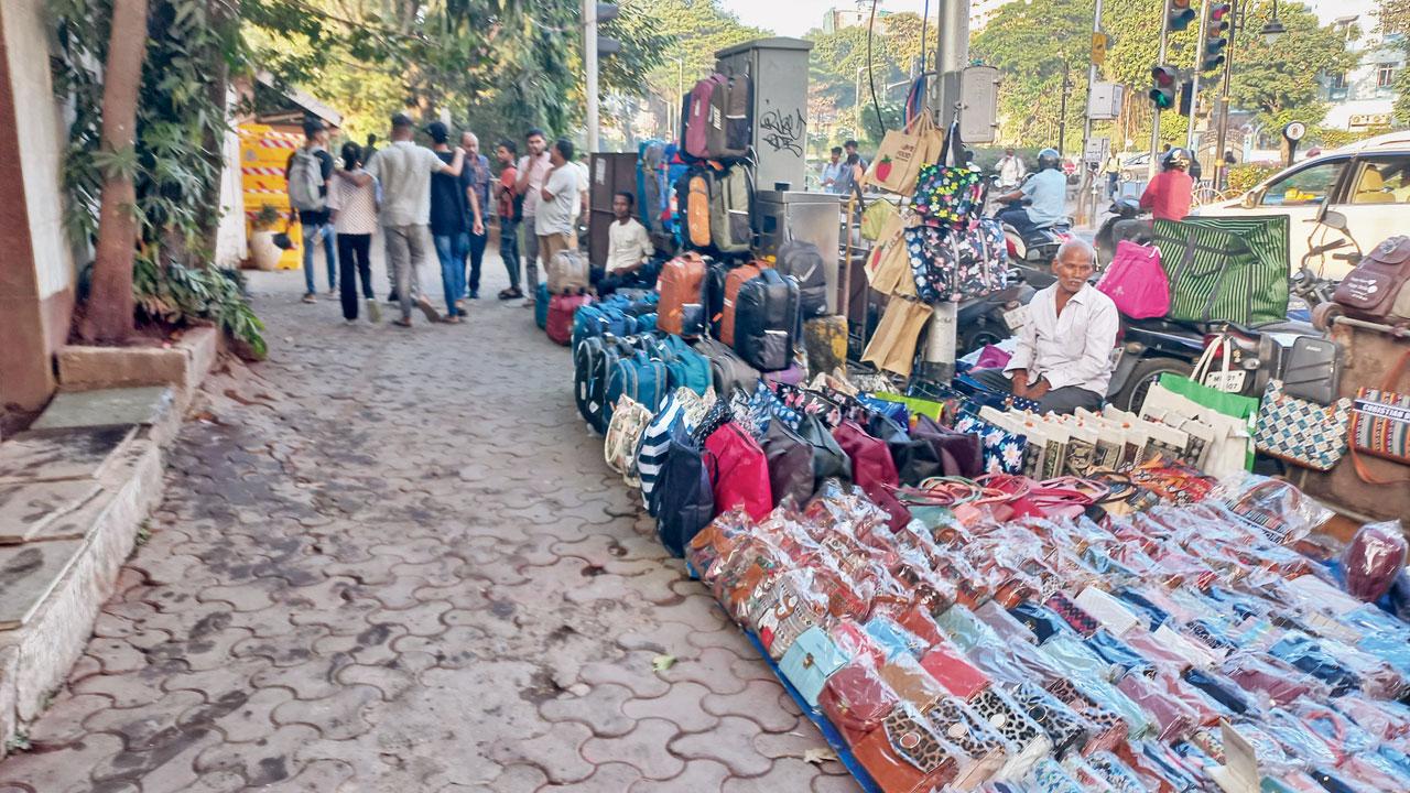 Vendors occupy the lion’s share of footpaths at Azad Maidan in south Mumbai on Thursday. Pics/Prasun Choudhari