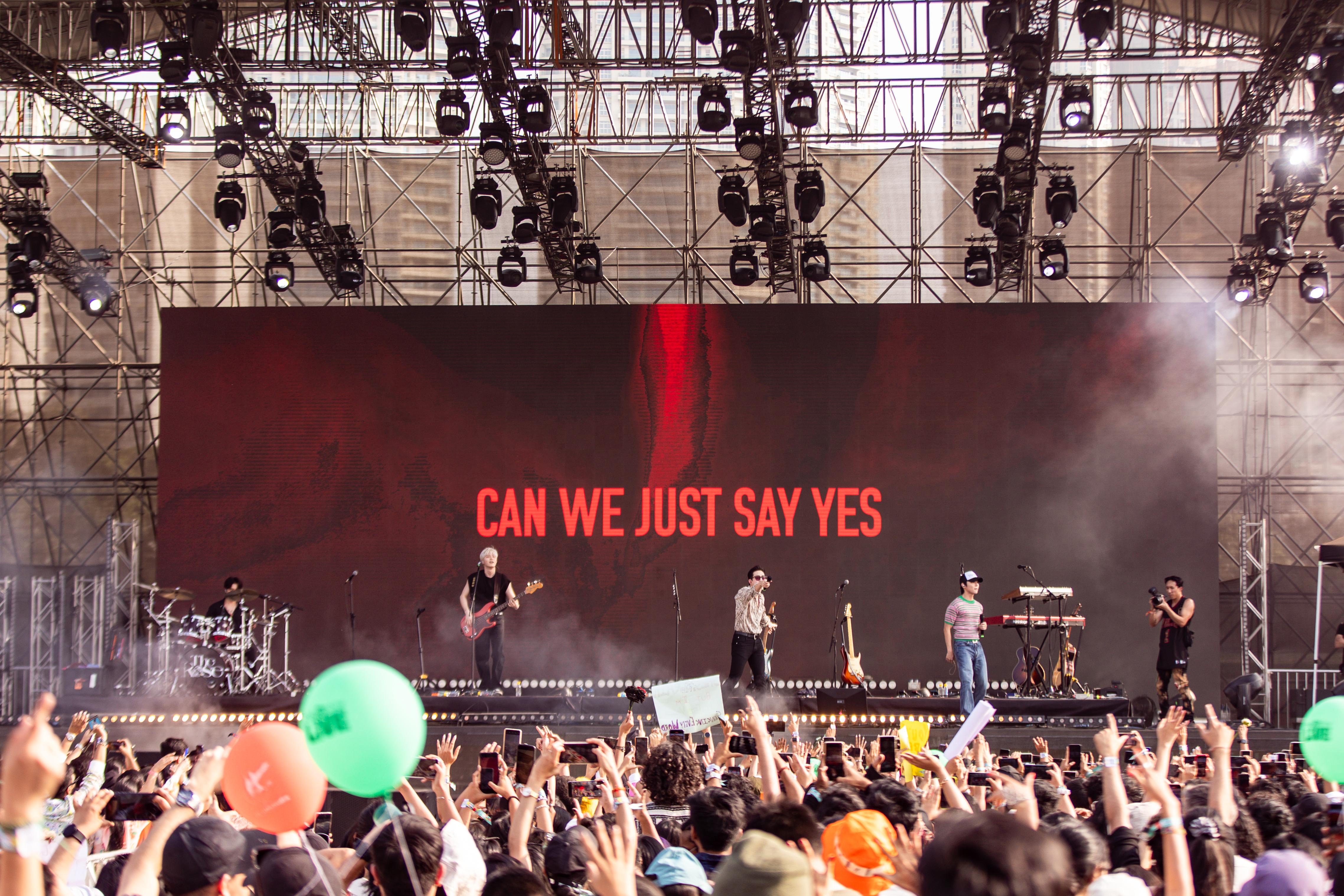 South Korean indie rock band The Rose performed their banger hits ‘Sorry’, ’ RED’, ‘I.L.Y.’, ‘She’s In The Rain’ along with others. 