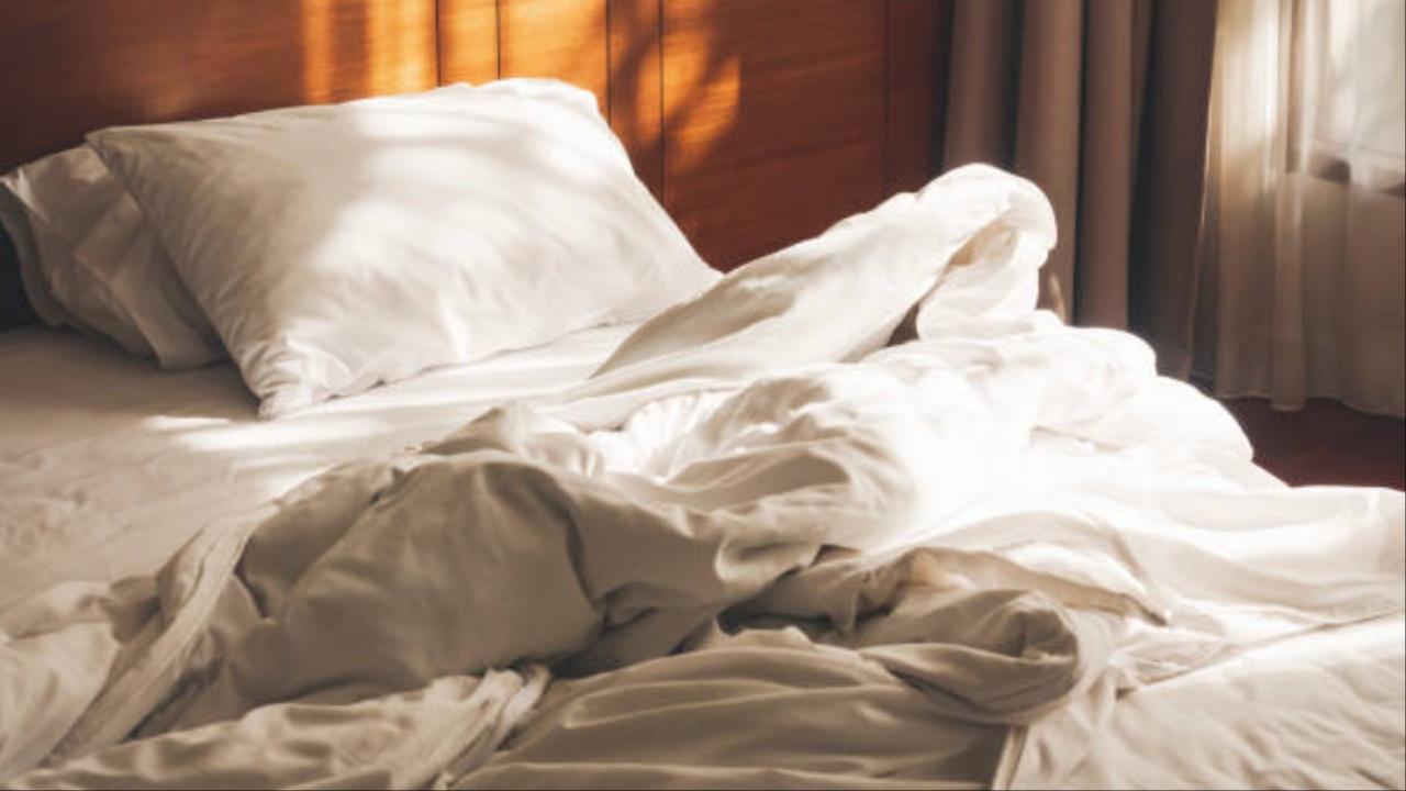 Sleep-Supportive Bedding: Select a mattress aligned with comfort preferences and spinal alignment. Consider breathable sheets and blankets.