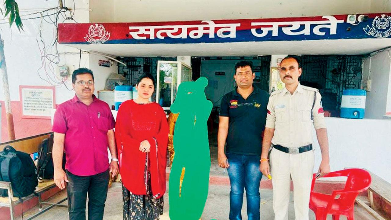 The police team with the 21-year-old Dharavi resident who was rescued