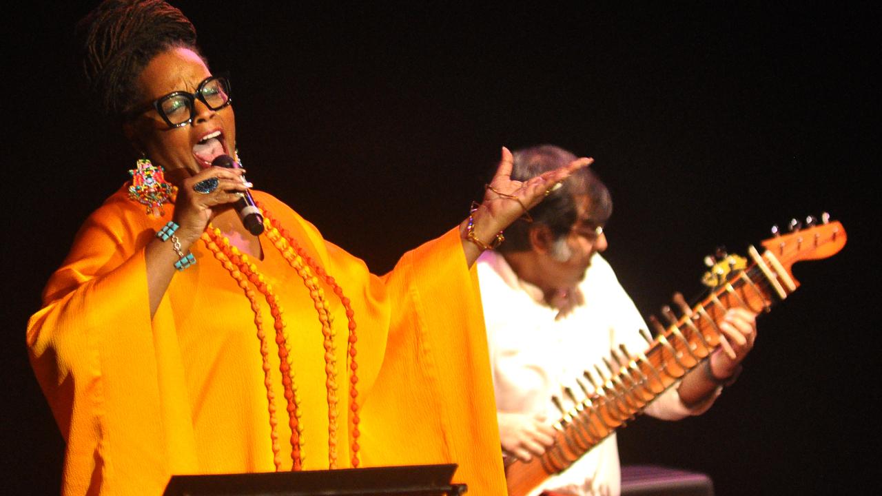Reeves also took to the stage to perform with Indian sitar maestro Purbayan Chatterjee and tabla player Swarupa Ananth-Sawkar displaying a beautiful amalgamation of jazz and Indian classical music