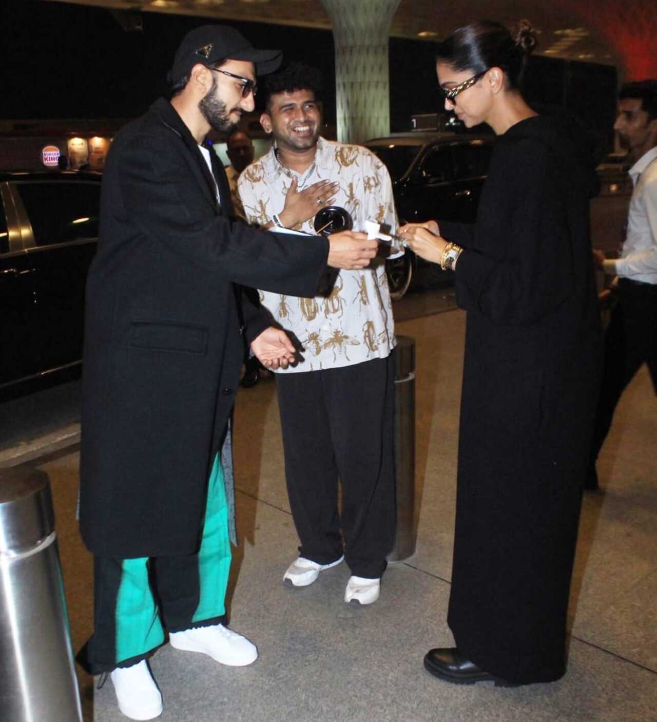 As they reached the airport, Deepika was in for a sweet surprise when a paparazzo approached her with a cake, requesting her to cut it