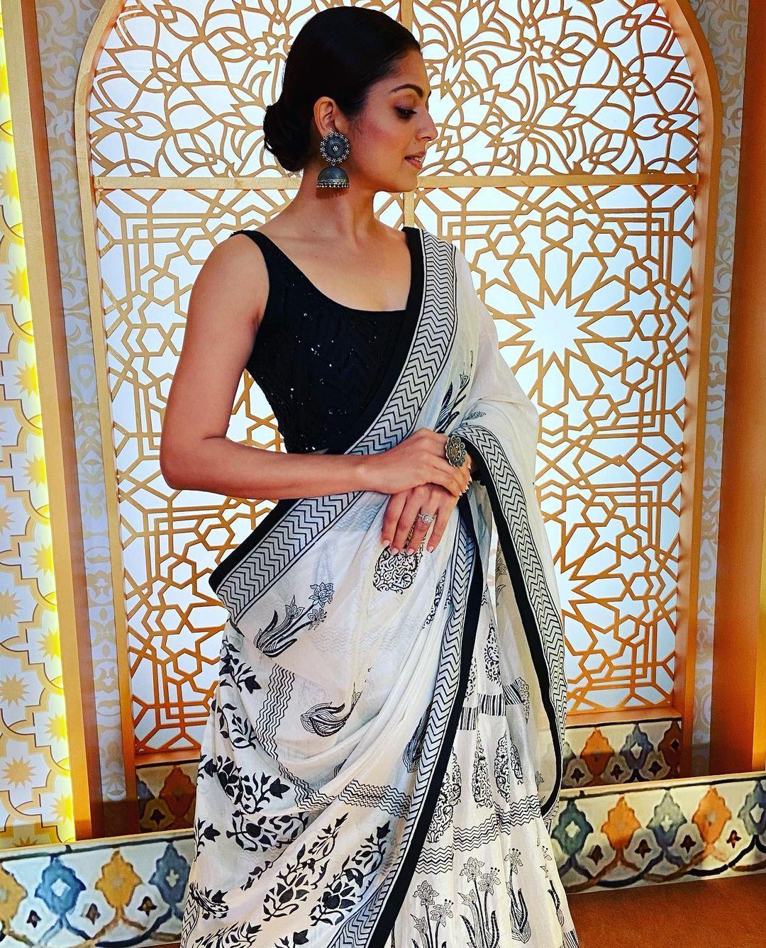She wore an intricate white lehenga with black embroidery, paired with a black choli