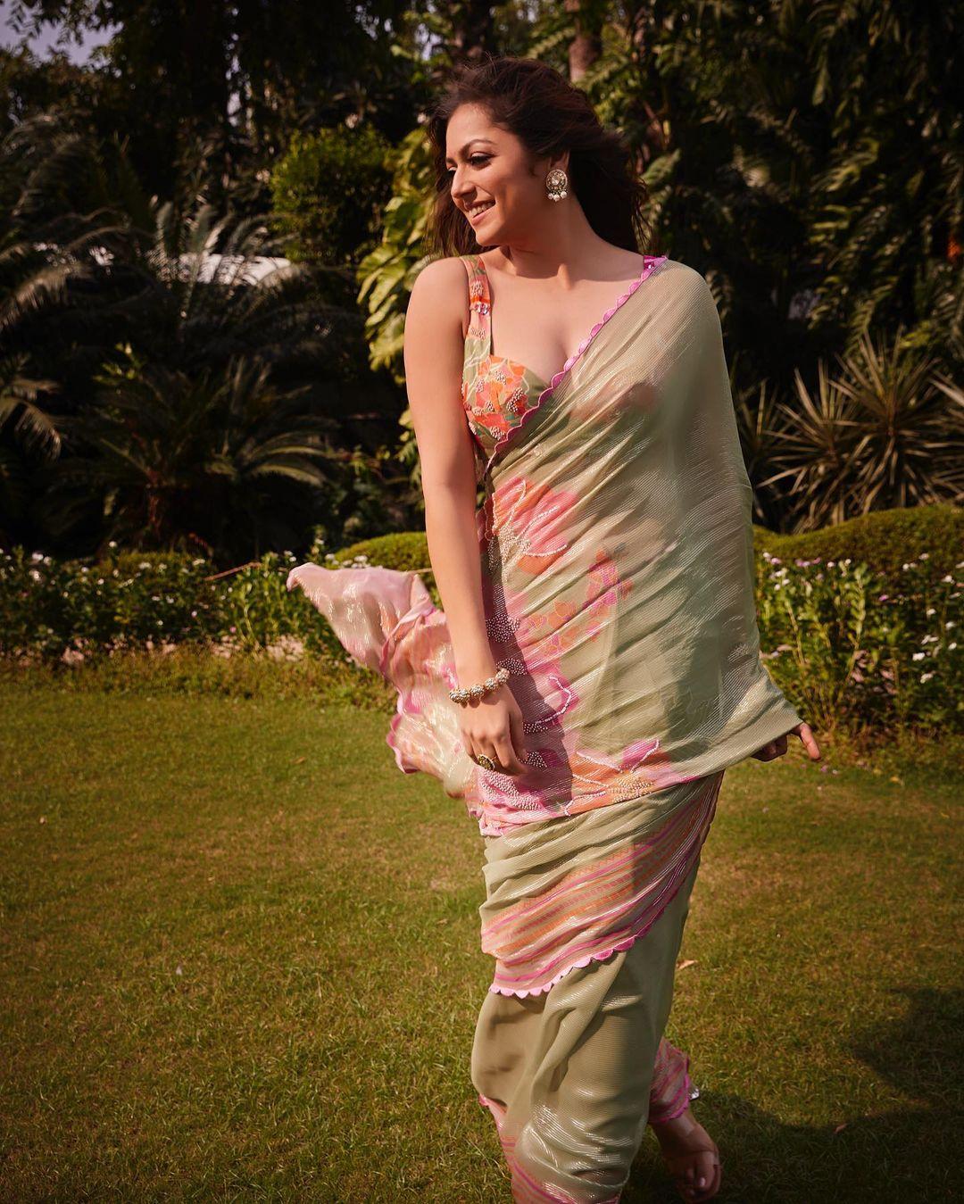 Drashti consistently impresses with her traditional outfits. She opted for a beautiful printed saree, perfect for a relative's wedding