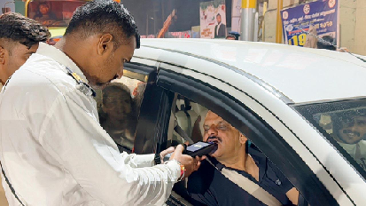 On Sunday night, the Vasai traffic police run a breathalyser test. Pic/Prasun Choudhari 