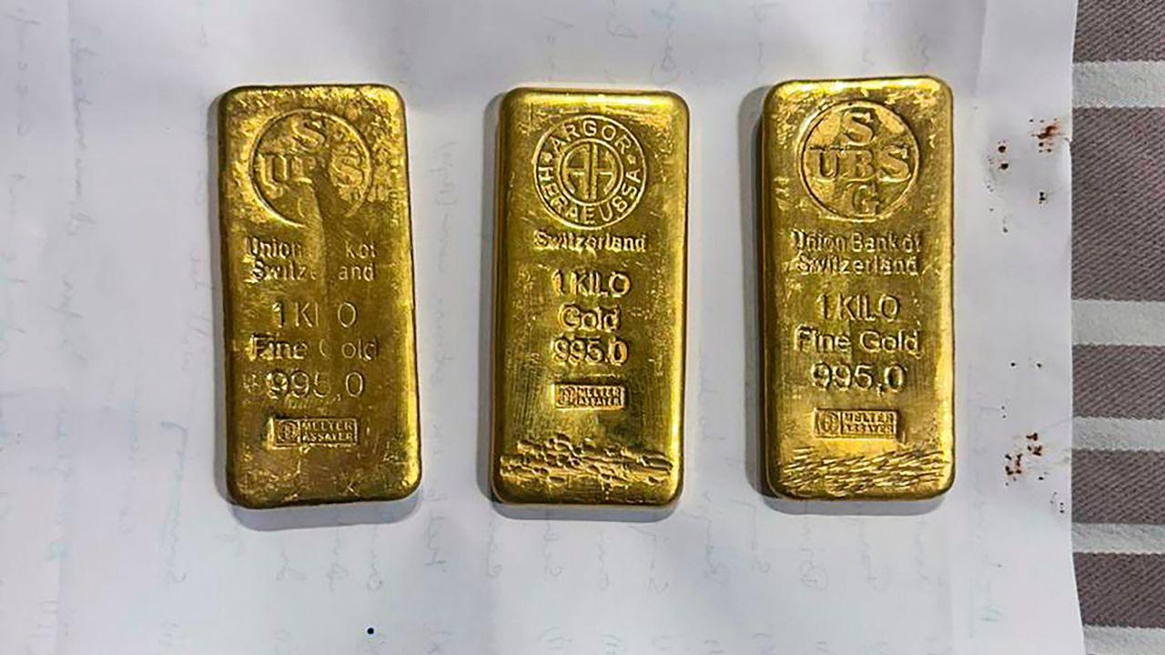 In addition to the cash and firearms, authorities found approximately 4-5 kilograms of gold biscuits and jewelry during the raids, suggesting possible involvement in financial transactions or asset accumulation through questionable means.