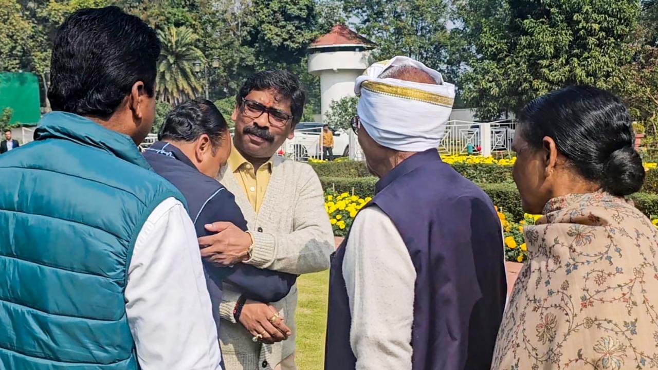 CM Hemant Soren who is also the executive president of the ruling Jharkhand Mukti Morcha (JMM), had earlier skipped seven summonses by the ED. Pics/PTI
