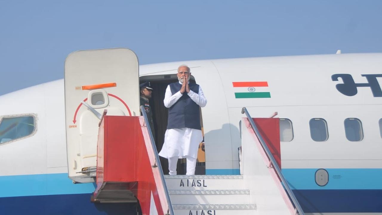 PM Modi arrived in Maharashtra today morning and will be travelling to Mumbai afternoon for the MTHL's inauguration ceremony