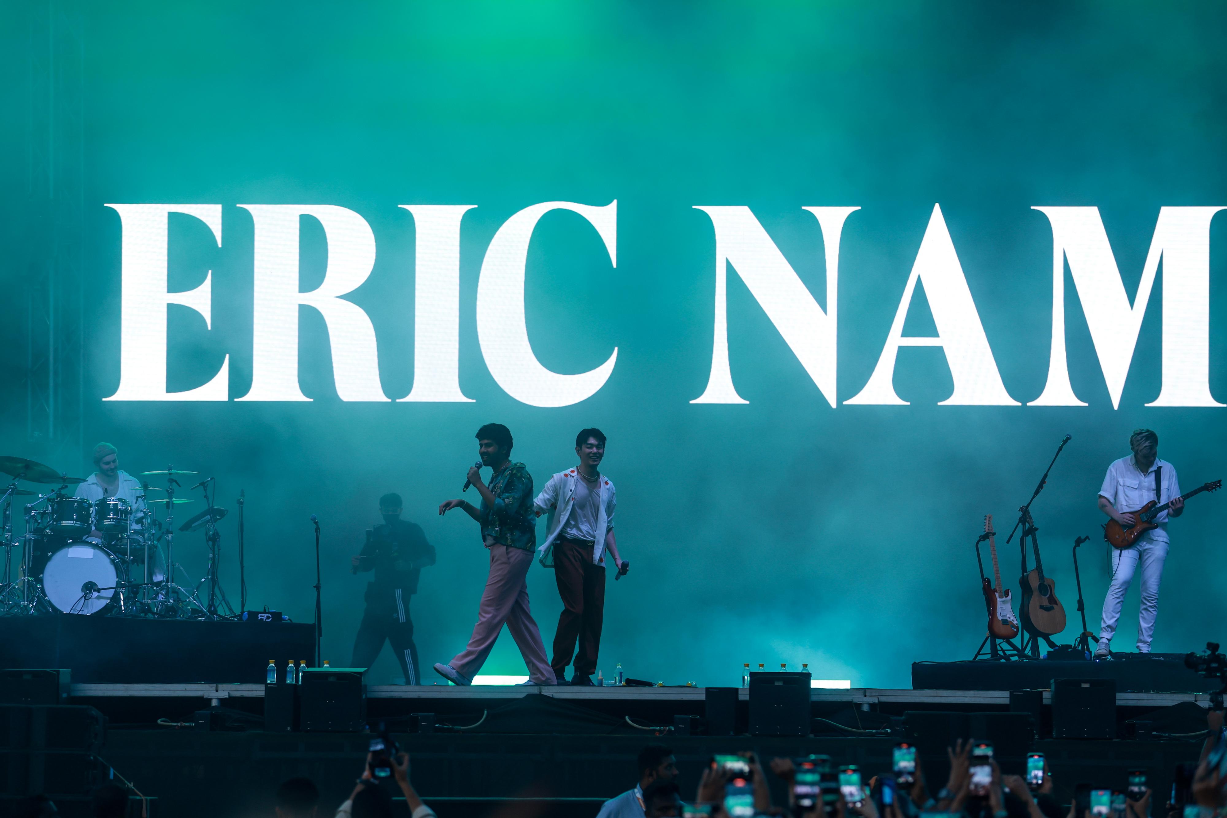 K-pop star Eric Nam took his performance a notch ahead when he performed ‘Echoes’ with Armaan Malik. The Indian singer made a surprise cameo on stage.