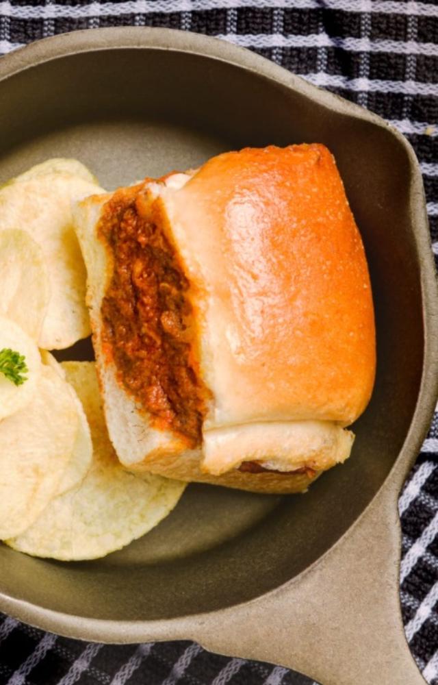 Their mother Deepa is a true-blue Goan who hails from Mapusa and loves cooking. So, it was her recipes they wanted to present in a more casual or fast-food form