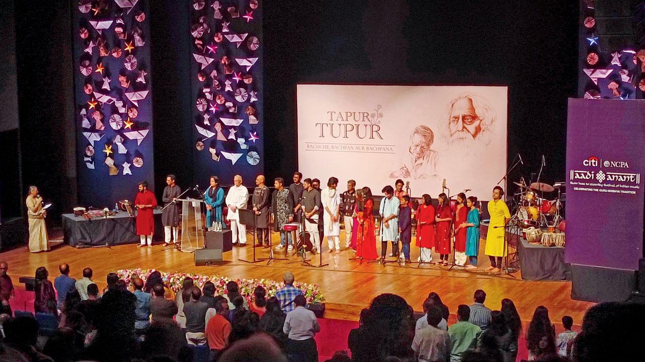 Gulzar (fourth from left) and Shantanu Moitra with the team on stage