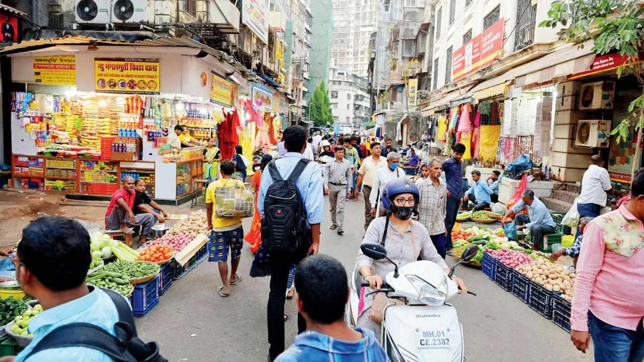 Mumbai street hawkers navigate economic crisis amidst BMC's deep cleaning drive