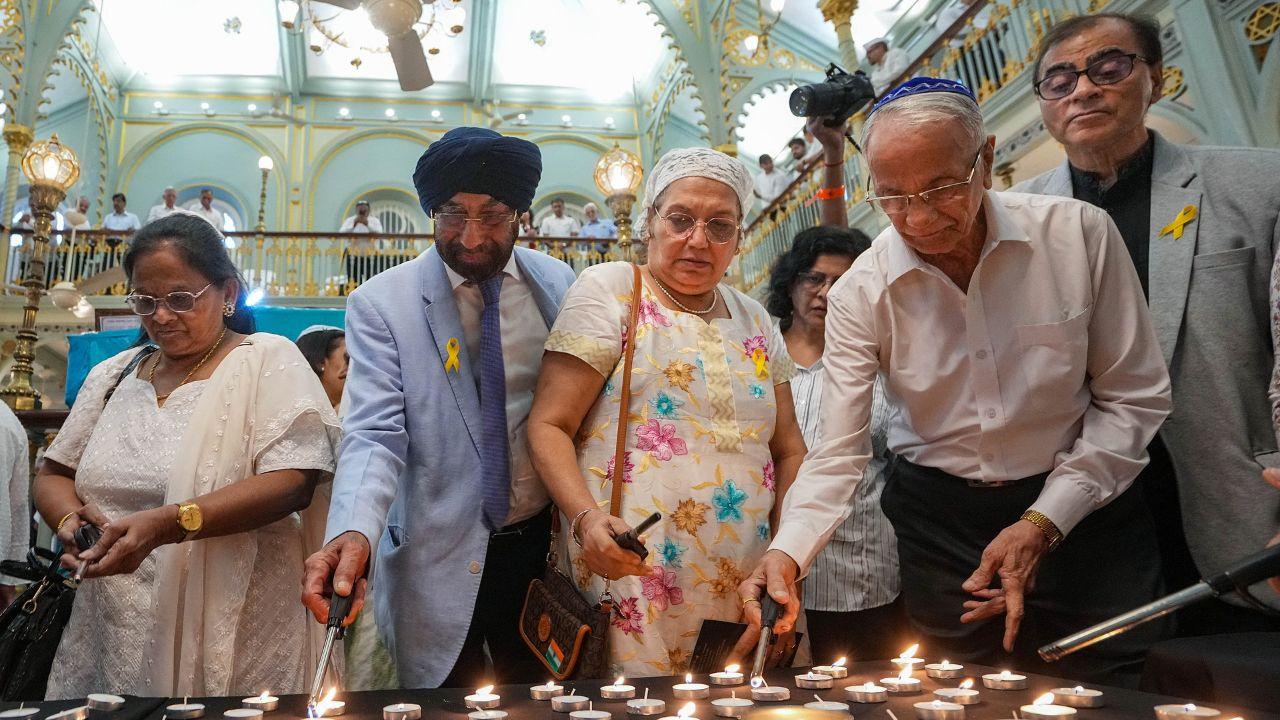 Maharashtra Governor Ramesh Bais attended a prayer meeting hosted by the Jewish Prayer House 'Keneseth Eliyahoo Synagogue' in Mumbai, together with luminaries such as Consul General Mike Hankey (US) and German Consul General Achim Fabig.