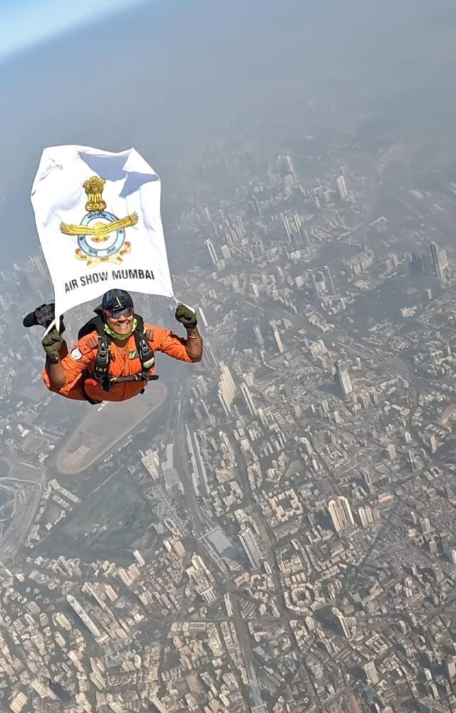 Indian Air Force`s aerial display in Mumbai