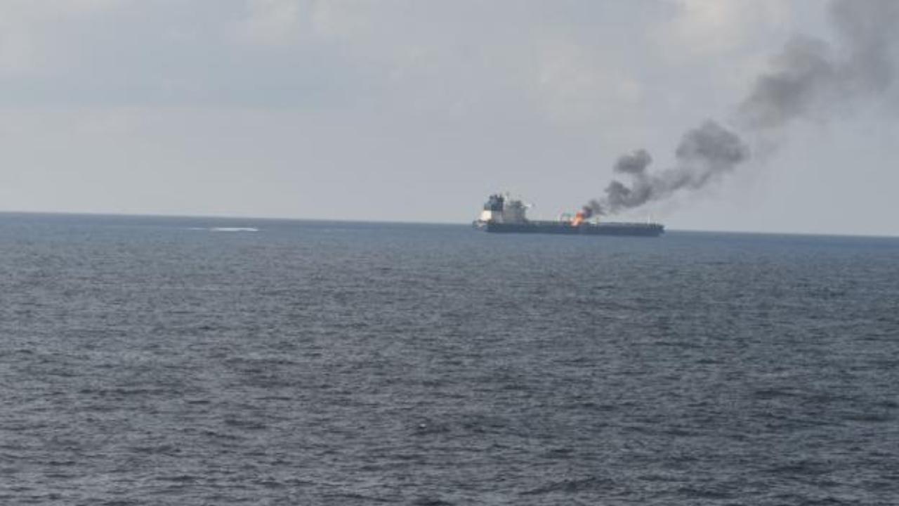 According to foreign media reports, the tanker caught fire after a missile attack by Yemen's Houthi militants, the latest incident linked to the Iran-backed group in the key shipping route Gulf of Aden