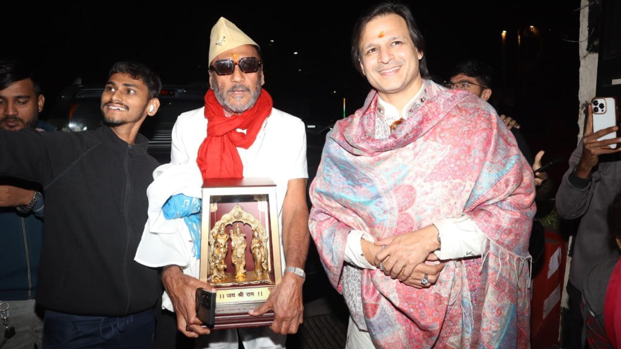 Jackie Shroff returns to city barefoot with Lord Ram's Idol in hands; see video