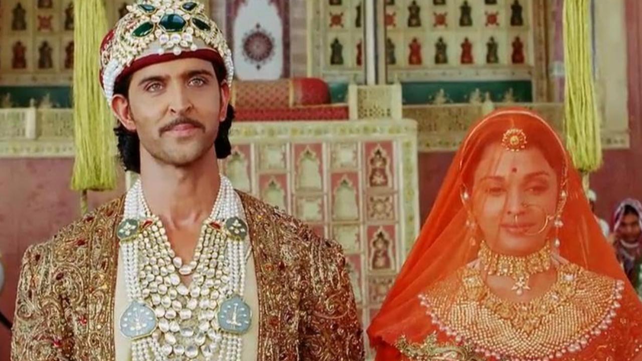 'Jodhaa Akbar' is a historic period drama film based on the life of mughal emperor Akbar and his wife Jodhaa. Ashutosh Gowariker directed it, and Hrithik received a lot of praise from critics for his portrayal of Akbar