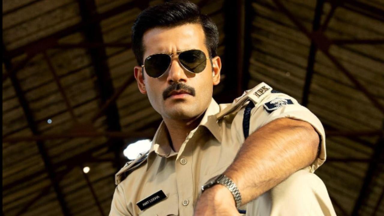 'Khakee: The Bihar Chapter,' is a true story about a police officer caught between the morally conflicting and corrupt worlds while seeking to apprehend a vicious criminal in Bihar. Released on Netflix, it stars Karan Tacker, Avinash Tiwari and Nikita Dutta in the lead roles 